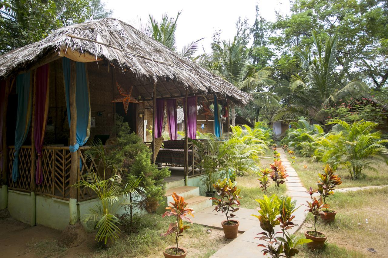 Tutti Garden Bungalows Hotel Mormugao Exterior photo